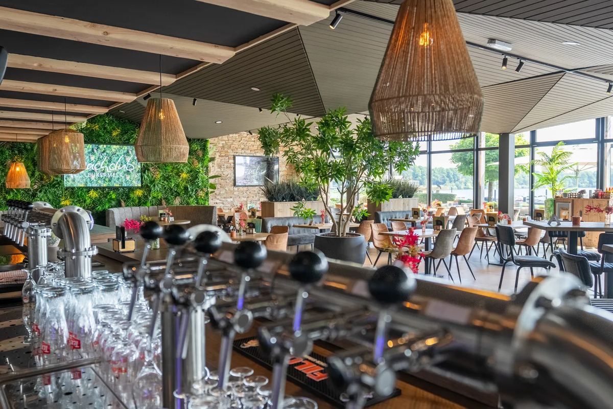 Restaurant mit Bar