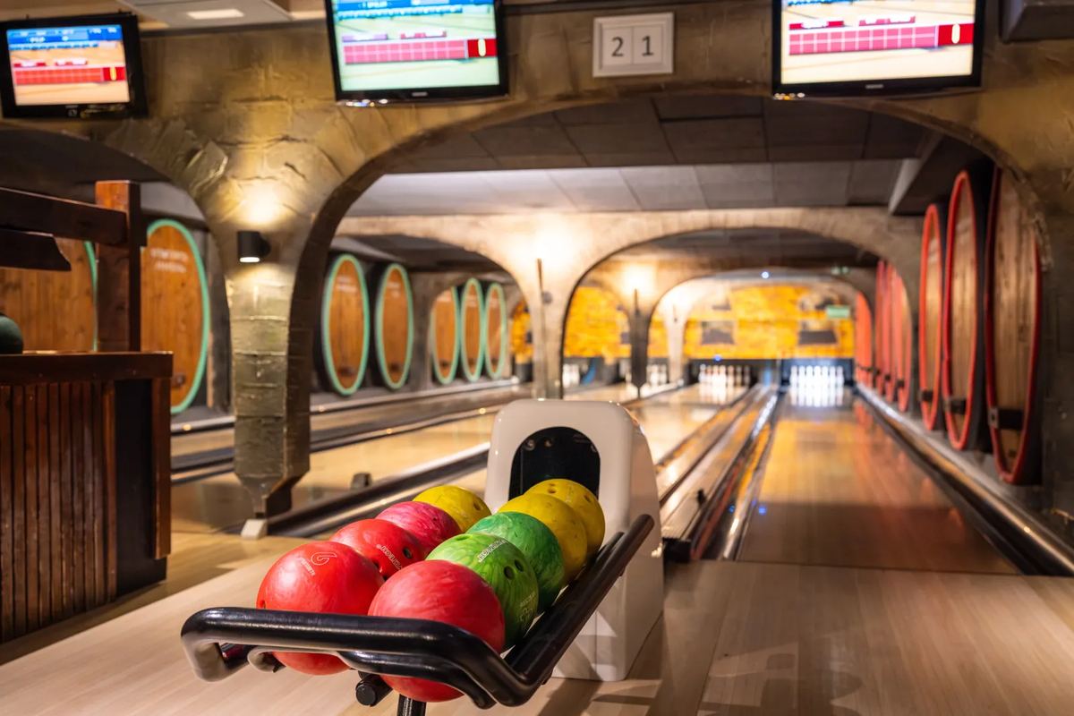Bowlingbahn in einem Gewölbekeller