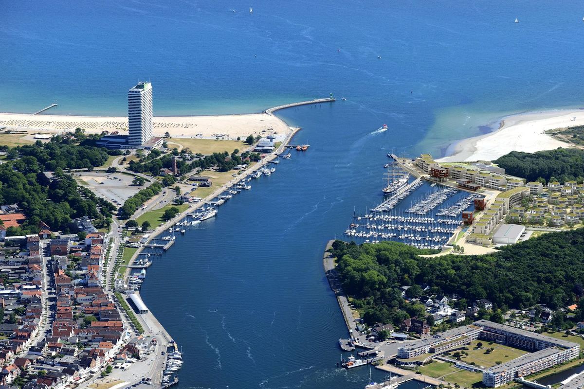 Luftbild: Mündung der Trave mit Hafen und Ostsee